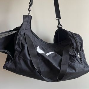 Nike duffel bag, black, Sz large, gently used